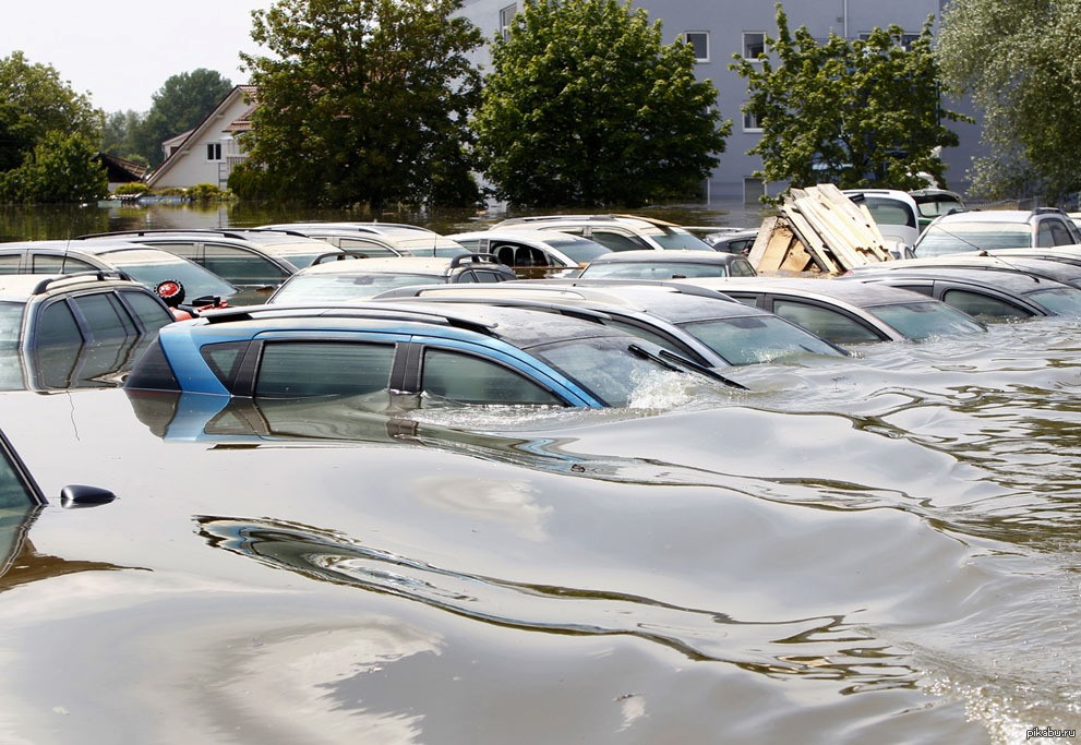 Наводнение в Европе. Такие машины покупать нельзя