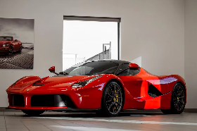Компания Ferrari начнёт выпускать внедорожники