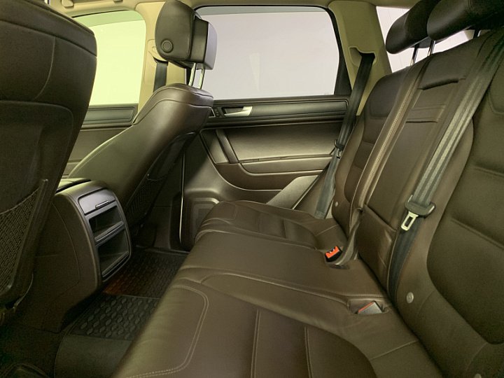 VOLKSWAGEN Touareg 3.6, 2011 года, Автоматическая, БЕЛЫЙ