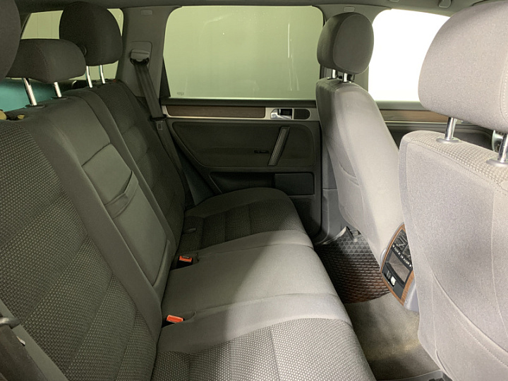 VOLKSWAGEN Touareg 2.5, 2007 года, Автоматическая, Серебристо-желтый
