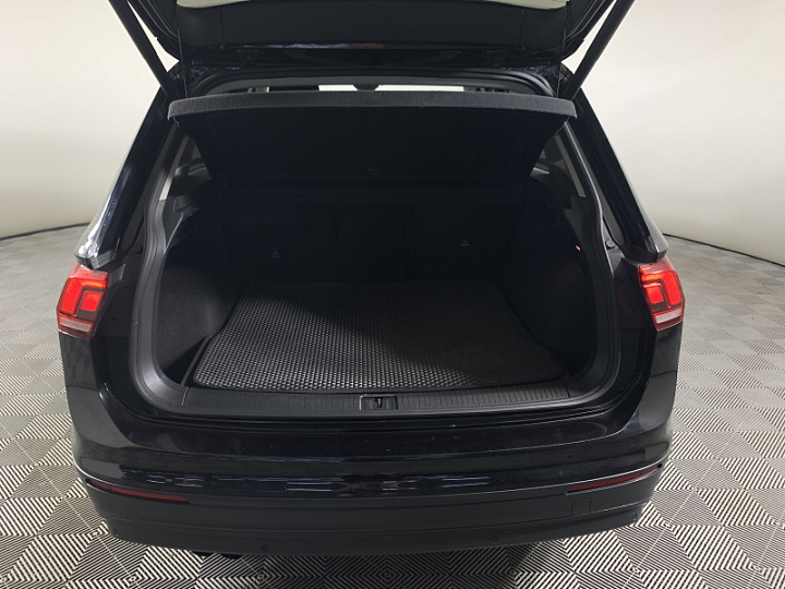 Volkswagen Tiguan 1.4, 2020 года, Механика, Черный