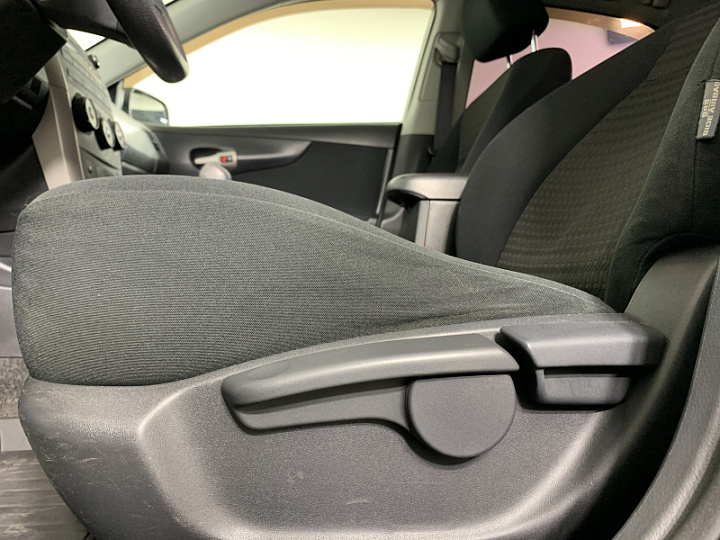 TOYOTA Corolla 1.6, 2006 года, Робот, Серебристый