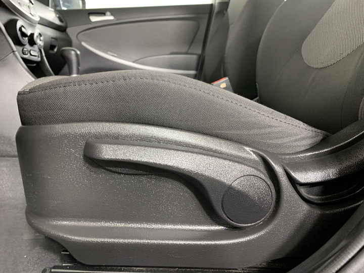 HYUNDAI Solaris 1.4, 2013 года, Автоматическая, Черно-Серый