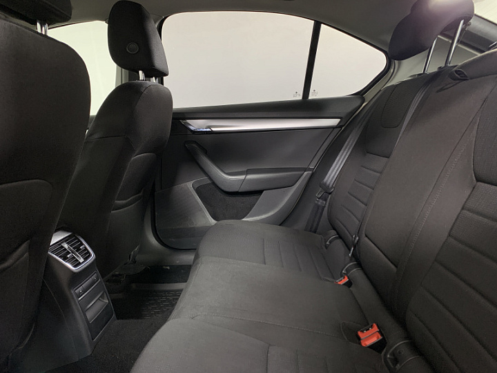 SKODA Octavia 1.2, 2014 года, Автоматическая, Серебристо-желтый
