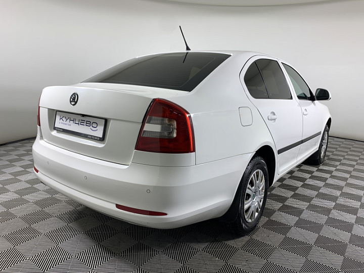 SKODA Octavia 1.6, 2012 года, Механика, БЕЛЫЙ