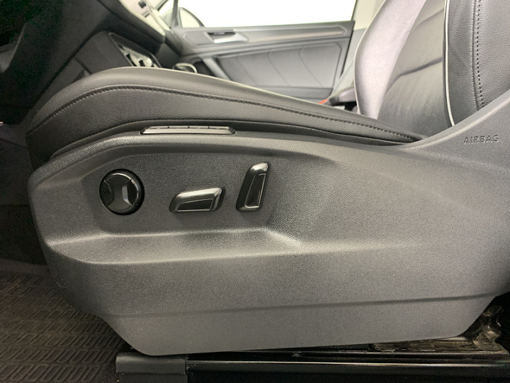 VOLKSWAGEN Tiguan 2, 2019 года, Автоматическая, Серебристый