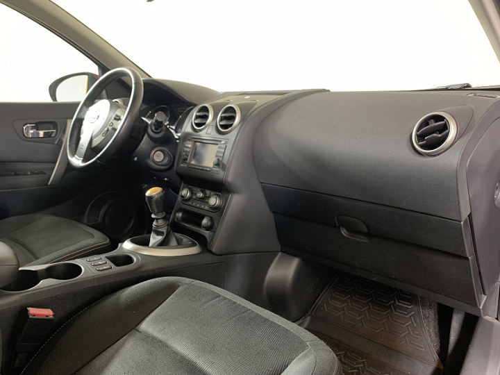 NISSAN Qashqai 2, 2011 года, Механика, КРАСНЫЙ