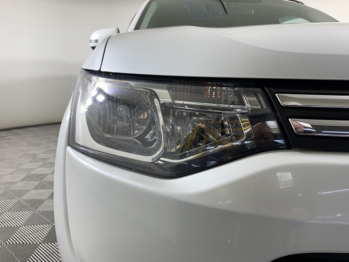 Mitsubishi Outlander 2.4, 2013 года, Вариатор, БЕЛЫЙ