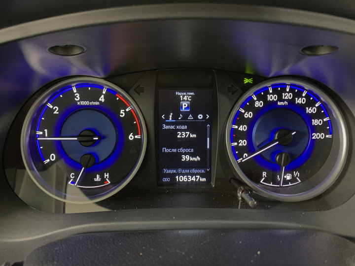 TOYOTA Hilux 2.8, 2018 года, Автоматическая, БЕЛЫЙ