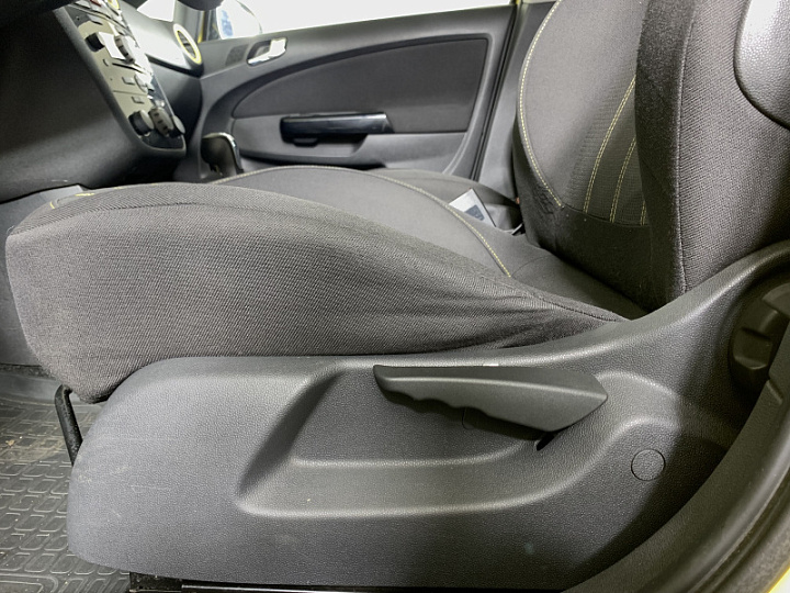 Opel Corsa 1.4, 2013 года, Автоматическая, желтый