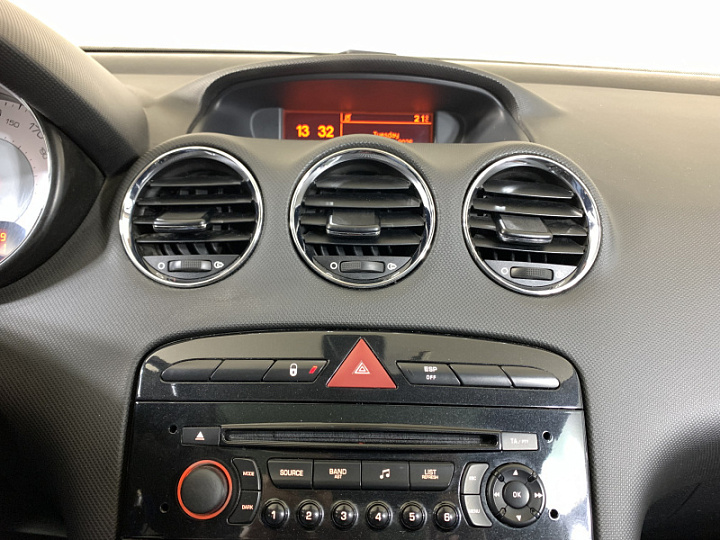 Peugeot 308 1.6, 2011 года, Автоматическая, Белый