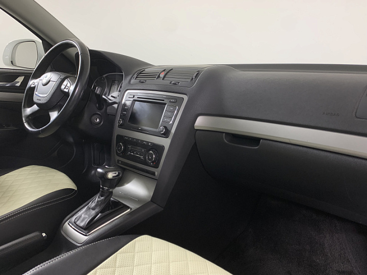 SKODA Octavia 1.6, 2011 года, Автоматическая, БЕЛЫЙ