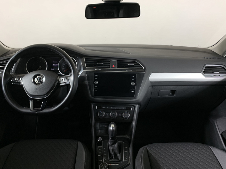 Volkswagen Tiguan 1.4, 2020 года, Робот, Черный