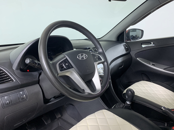 HYUNDAI Solaris 1.6, 2011 года, Механика, Красный гранат