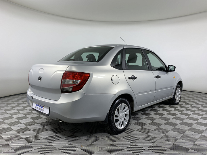 Lada Granta 1.6, 2016 года, Механика, Серебристый