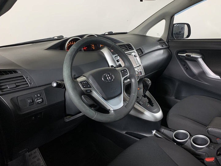 Toyota Verso 1.8, 2012 года, Вариатор, Серый