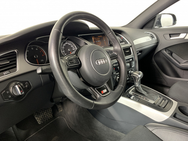 AUDI A4 2, 2014 года, Робот, Черно-синий