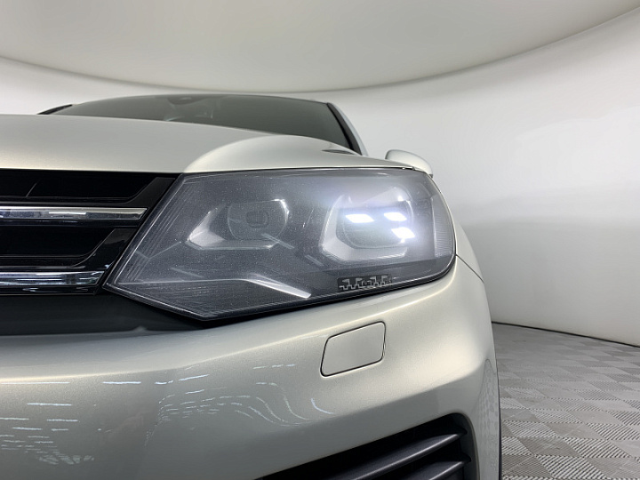 VOLKSWAGEN Touareg 4.1, 2011 года, Автоматическая, Серебристо-желтый