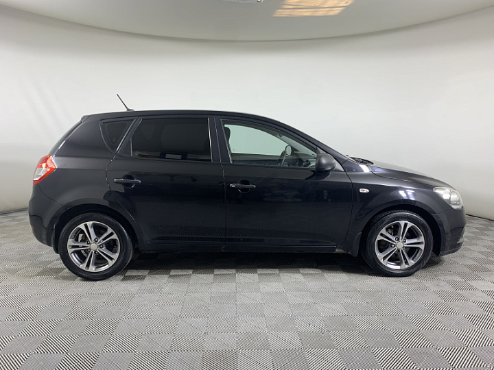 KIA Ceed 1.4, 2011 года, Механика, Черный перламутр