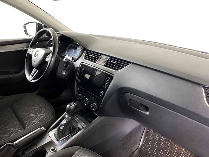 SKODA Octavia 1.8, 2019 года, Робот, БЕЛЫЙ