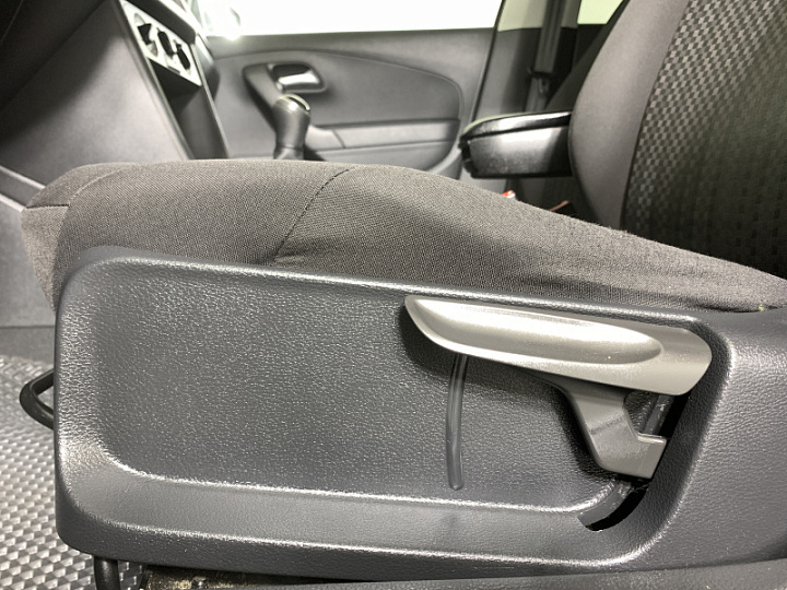 VOLKSWAGEN Polo 1.6, 2018 года, Механика, ЧЕРНЫЙ