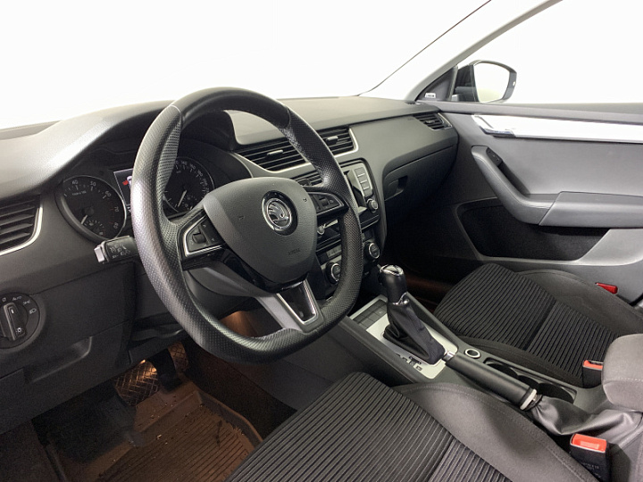SKODA Octavia 1.4, 2015 года, Робот, ЧЕРНЫЙ