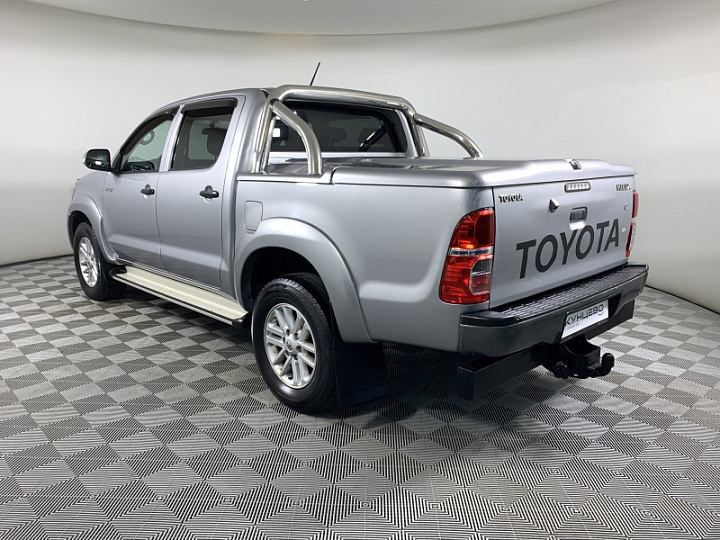 TOYOTA Hilux 3, 2015 года, Автоматическая, Серебристый