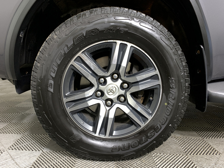 TOYOTA Fortuner 2.7, 2018 года, Автоматическая, ТЕМНО-СЕРЫЙ