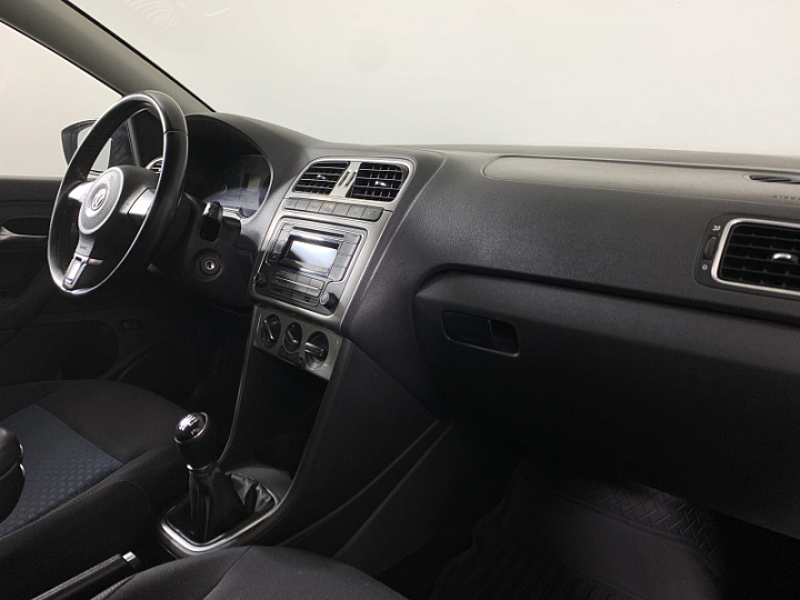 VOLKSWAGEN Polo 1.6, 2013 года, Механика, ЧЕРНЫЙ