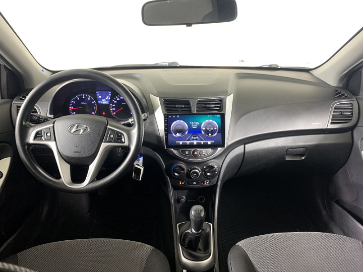 Hyundai Solaris 1.6, 2013 года, Механика, Серебристый