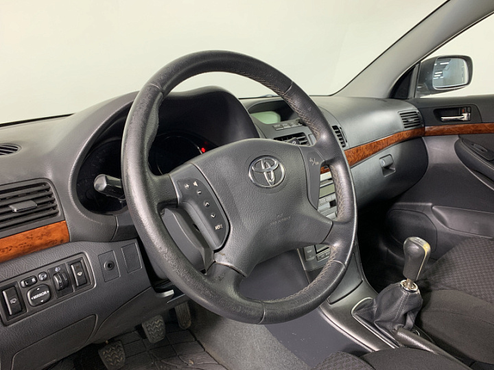 TOYOTA Avensis 1.8, 2004 года, Механика, КОРИЧНЕВЫЙ
