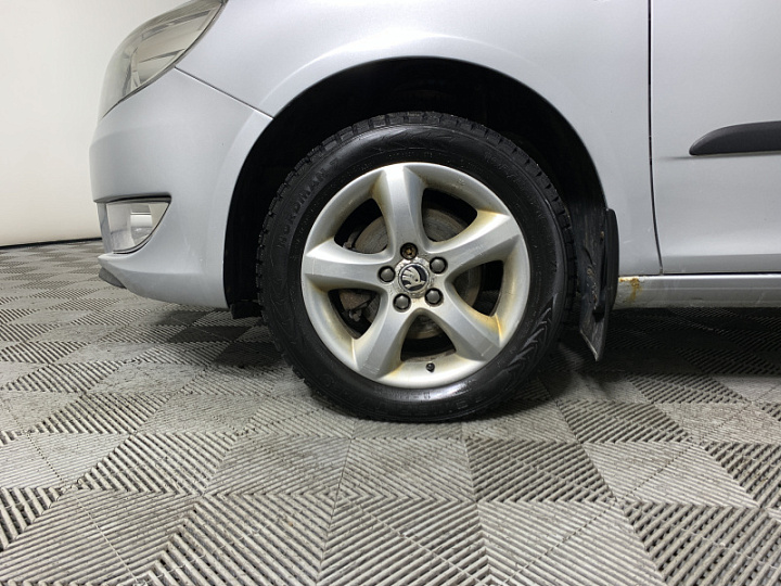 SKODA Fabia 1.4, 2011 года, Механика, Серебристый