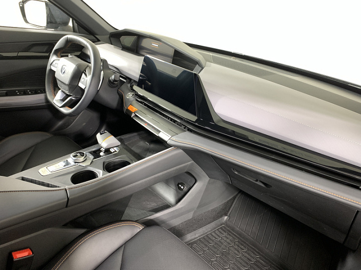 Changan UNI-V 1.5, 2023 года, Робот, Светло серый