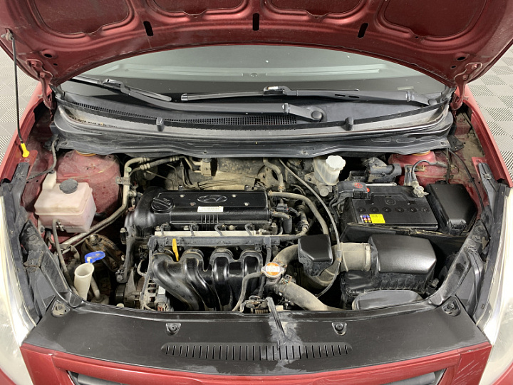 HYUNDAI i20 1.4, 2010 года, Механика, Вишневый