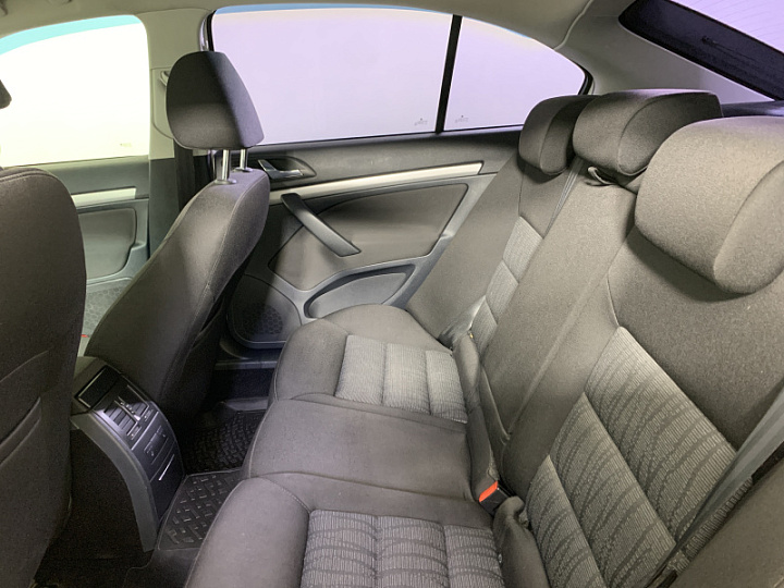 SKODA Octavia 2, 2012 года, Автоматическая, БЕЛЫЙ