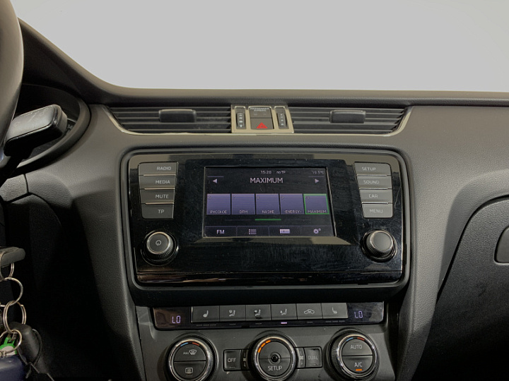 SKODA Octavia 1.2, 2014 года, Автоматическая, Серебристо-желтый