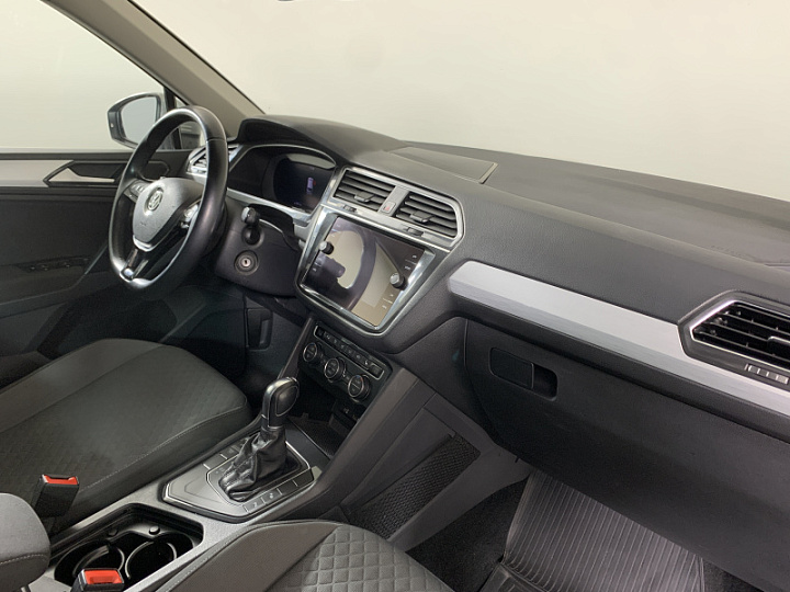 VOLKSWAGEN Tiguan 1.4, 2017 года, Робот, Серебристый