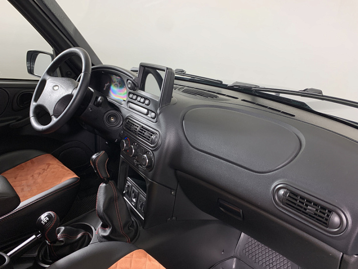 ВАЗ NIVA 1.7, 2023 года, Механика, ЗЕЛЕНЫЙ