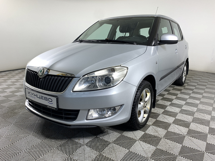SKODA Fabia 1.4, 2011 года, Механика, Серебристый