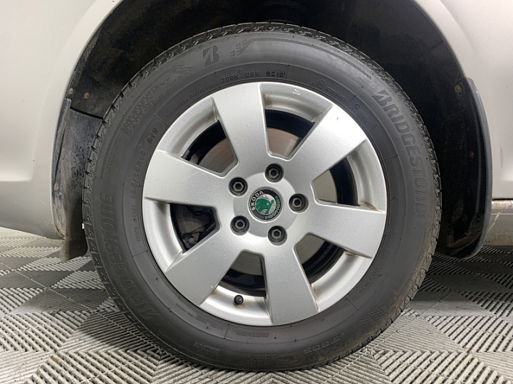 SKODA Octavia 1.4, 2011 года, Механика, СЕРЫЙ