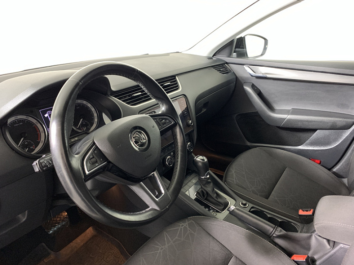 SKODA Octavia 1.8, 2019 года, Робот, БЕЛЫЙ