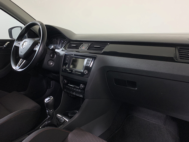 SKODA Rapid 1.6, 2015 года, Механика, БЕЛЫЙ