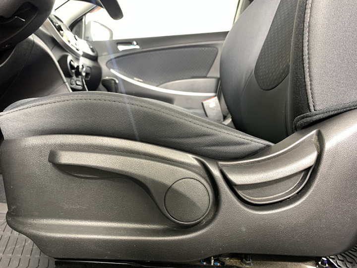 HYUNDAI Solaris 1.4, 2013 года, Автоматическая, Серебристый