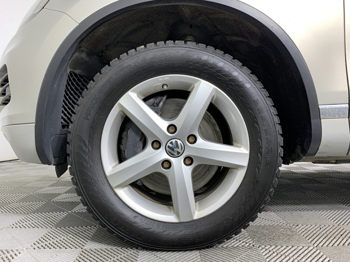 VOLKSWAGEN Touareg 4.1, 2011 года, Автоматическая, Серебристо-желтый