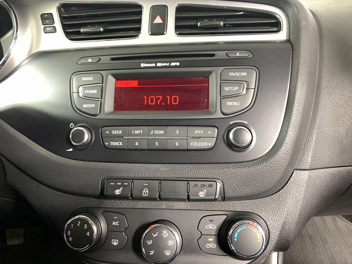KIA Ceed 1.6, 2013 года, Механика, Черный перламутр