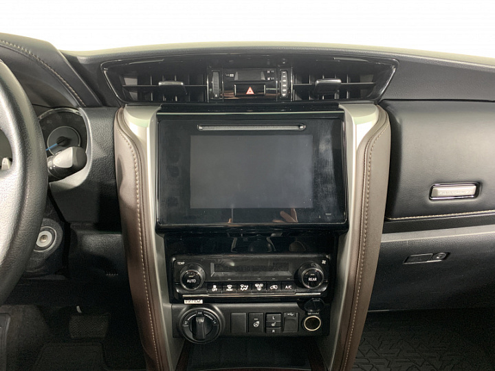 TOYOTA Fortuner 2.8, 2018 года, Автоматическая, БЕЛЫЙ