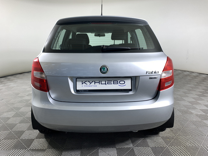 SKODA Fabia 1.4, 2011 года, Механика, Серебристый