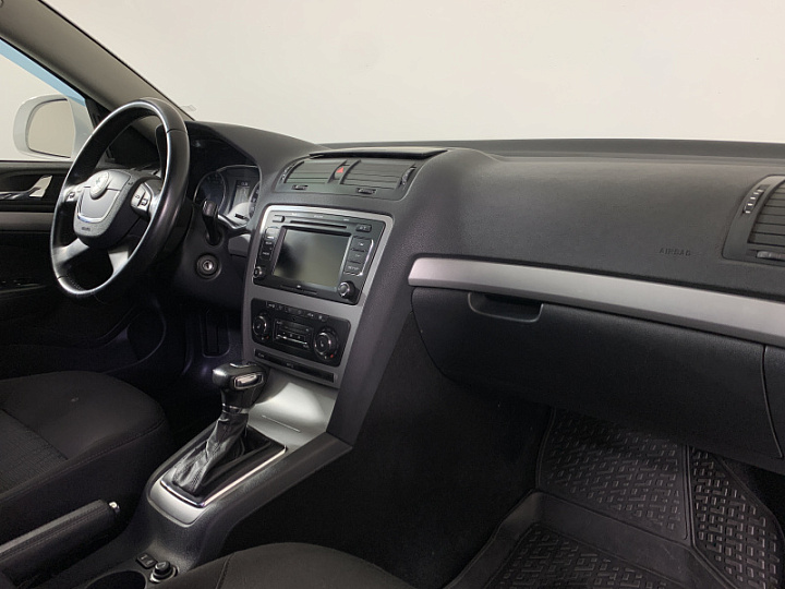SKODA Octavia 2, 2012 года, Автоматическая, БЕЛЫЙ