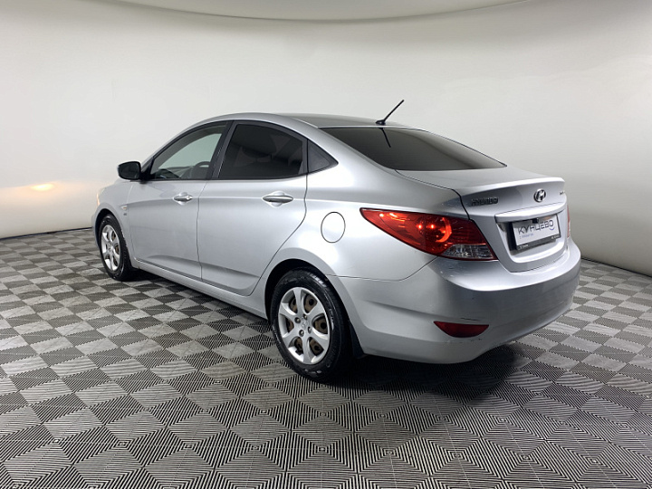 Hyundai Solaris 1.6, 2013 года, Механика, Серебристый