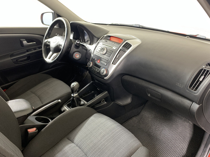 KIA Ceed 1.6, 2011 года, Механика, КРАСНЫЙ